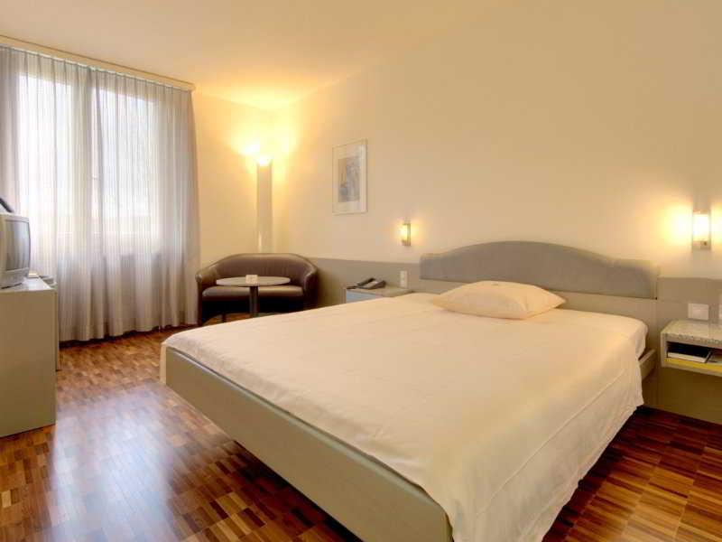 Hotel Fly Away Kloten Rom bilde
