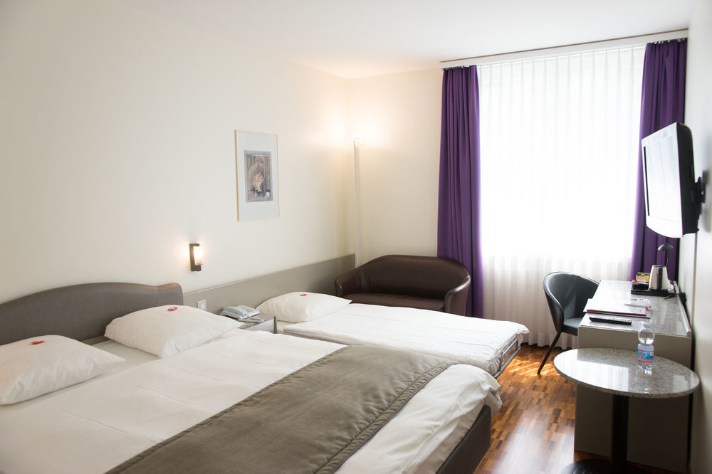 Hotel Fly Away Kloten Eksteriør bilde