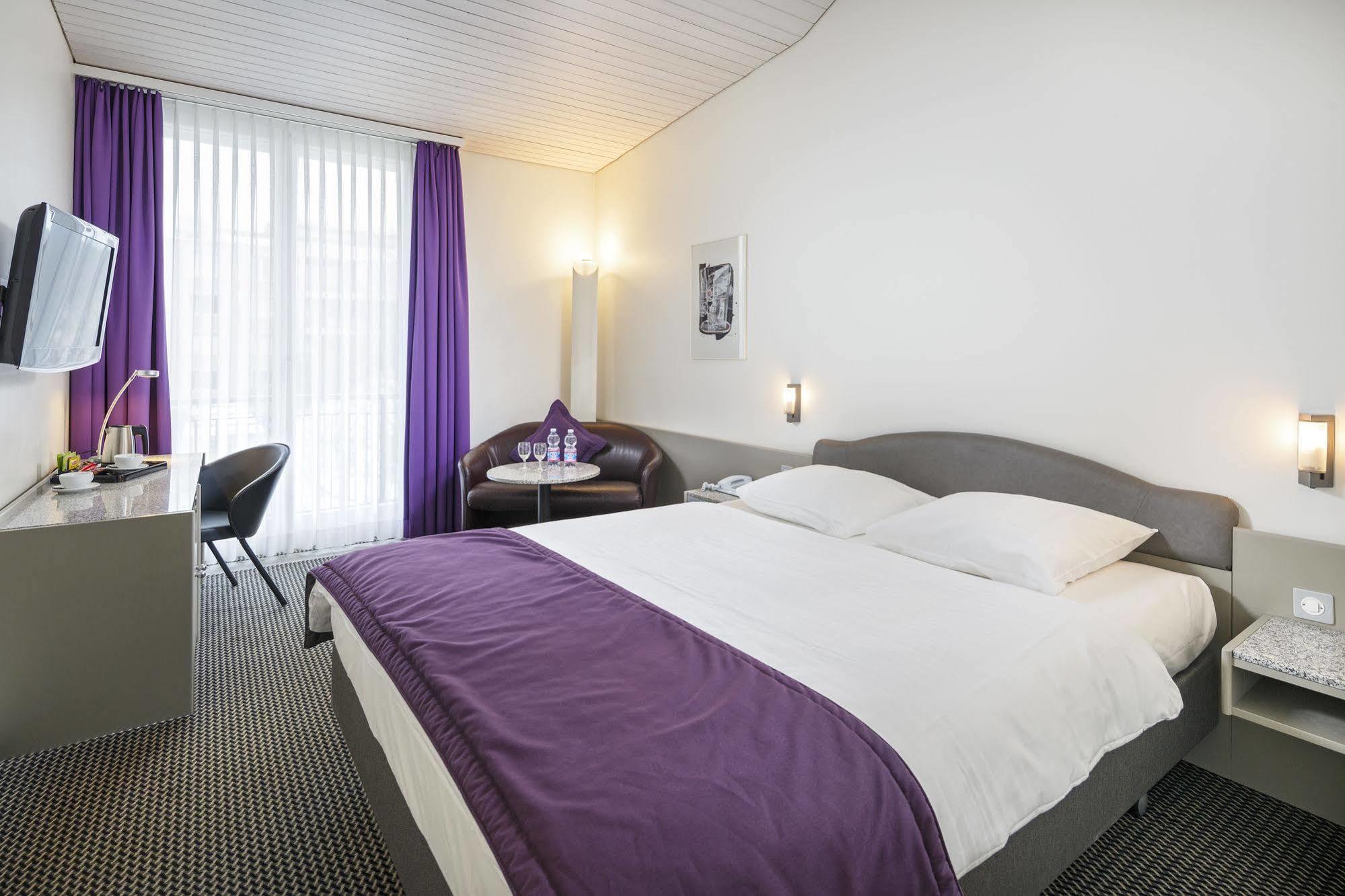 Hotel Fly Away Kloten Eksteriør bilde